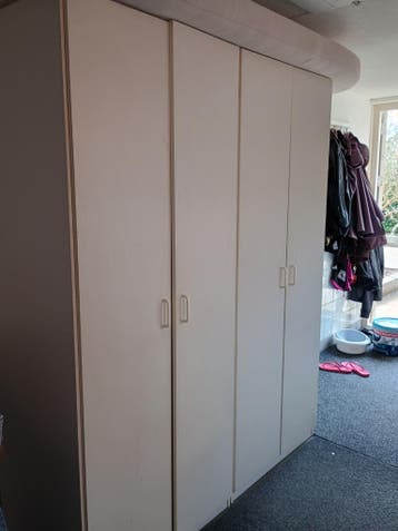 Witte kasten met planken - 80x203x60 cm - Gratis af te halen