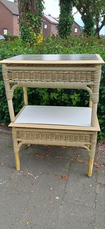 Gratis Rotan sidetable voor buiten  2 x