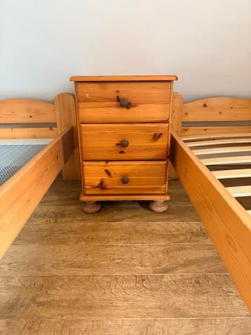 Twee ladekastjes met drie lades - Nachtkastjes