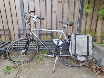 Raleigh fiets met fietstassen - voor onderdelen