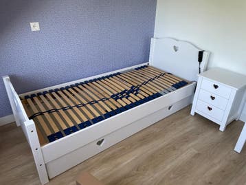 Bed 90x200 incl. elektrische lattenbodem en nachtkastje