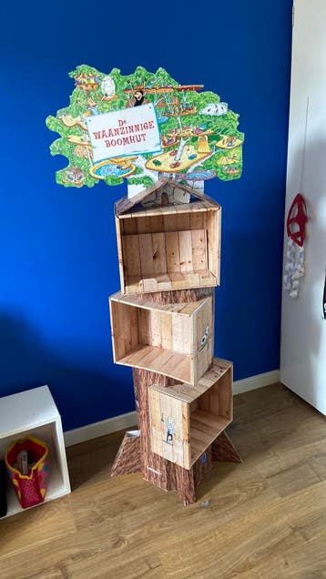 Waanzinnige boomhut boekenkast