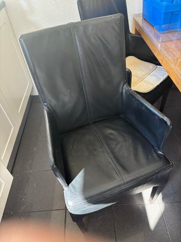 Donkere leren eetkamerstoelen