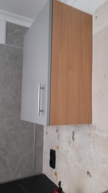 Bovenkastje keuken met twee planken Gratis