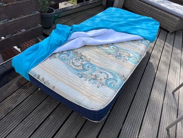Inklapbaar logeerbed met 2 matrassen