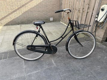 Gratis ophalen: Zwarte transportfiets (slot vast)