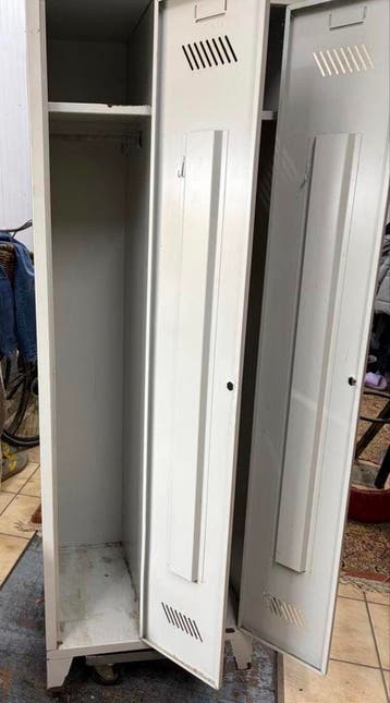 Gratis Locker Kast - 63x50x185 cm met roede en plank