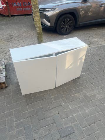 Witte hangkast met twee deuren