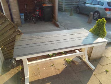 Stevige houten eettafel voor binnen of buiten