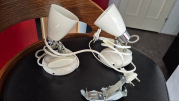 Set van 2 witte spotjes met LED lampen