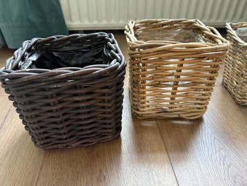 Rieten bloempotten vier stuks