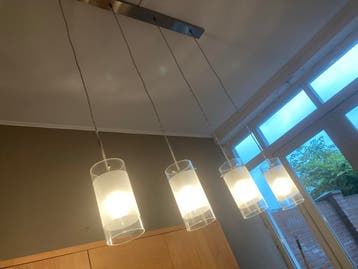 Moderne hanglamp met 4 glazen kappen