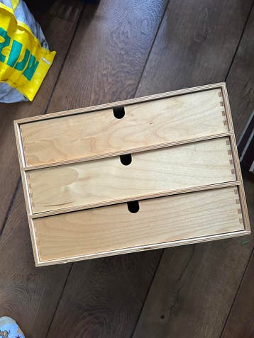 Gratis opbergkastje voor op bureau