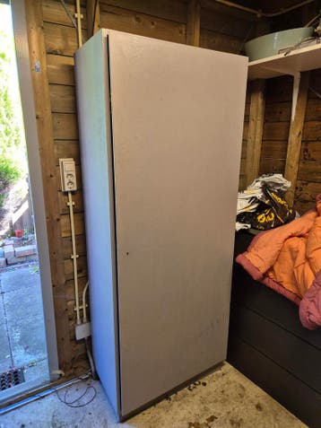 3-5 gratis af te halen: stevige washokkast/garagekast