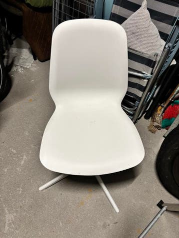 Witte draaibare stoel - Modern design