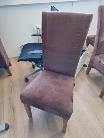 Gratis 4 eetkamerstoelen