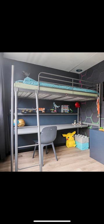 GRATIS grijze metalen hoogslaper