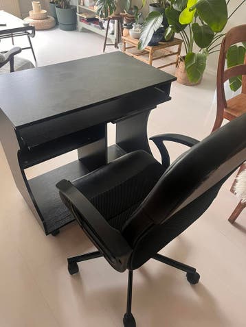 Bureau (tje) en stoel