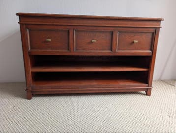 Mooi dressoir met lades