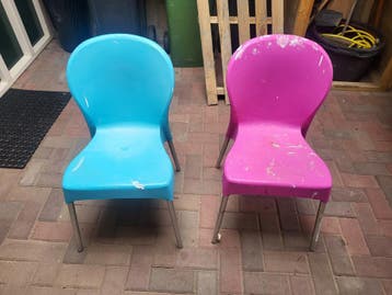 Gratis. 2 stapelstoelen