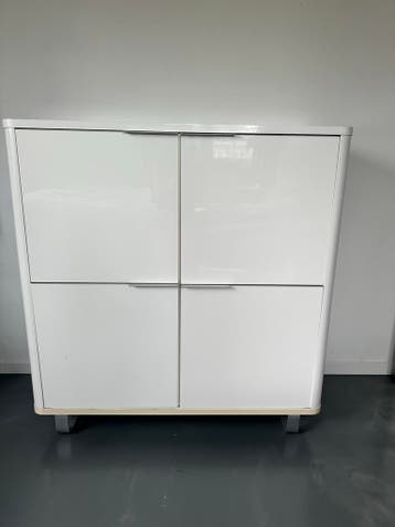 Strak wit dressoir/kast met 4 deuren