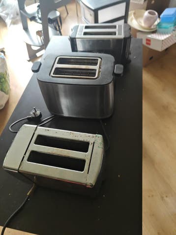 Partij van 2 broodroosters, werkend