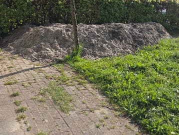 Grote berg zand/grond gratis af te halen