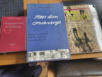 Studieboeken onderwijs en woordenboek geneeskunde