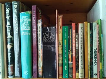 Collectie Wijn- en Bierboeken: Van Gidsen tot Encyclopedieën