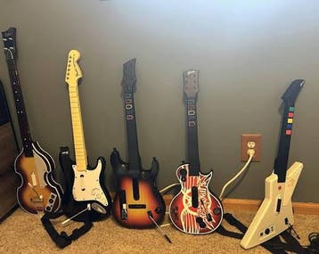 GEZOCHT:guitar hero gitaar