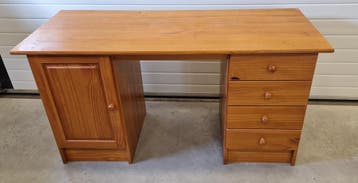 Houten bureau met 1 deur en 4 lades - 145x60cm