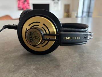 AKG 141 studio koptelefoon