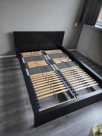 2 persoonsbed incl 2 matras bodems GERESERVEERD