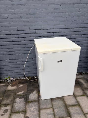 Oude Zanussi vriezer - ideaal voor oud ijzer