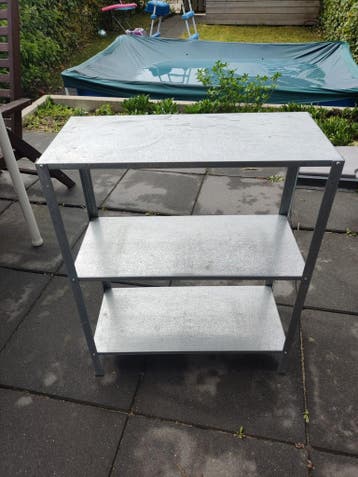 Metalen kastje voor binnen of buiten (2 stuks beschikbaar)