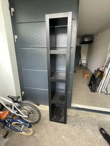 Zwarte ikea kast