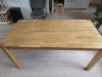 Gratis massief houten eettafel