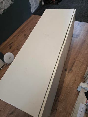 IKEA Besta kastje 120x42 cm met vochtplekjes
