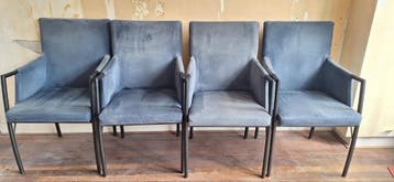 Set van 4 blauwe eetkamerstoelen met armleuningen