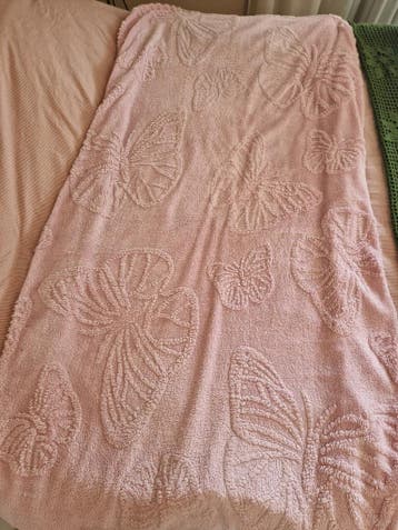 Gratis op te halen: roze fleece hoeslaken 90x200cm