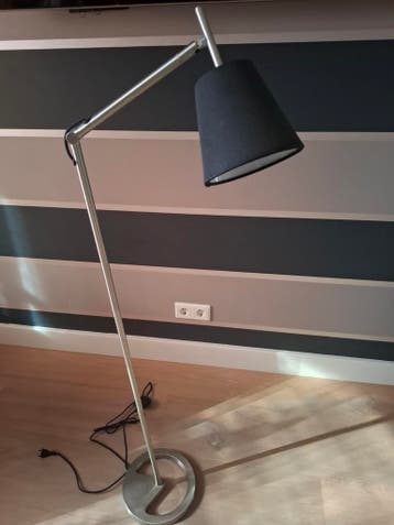 2 Ikea vloerlampen met verstelbare arm en zwarte kap