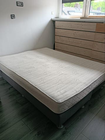 Tweepersoons boxspring met matras - 160x200 cm