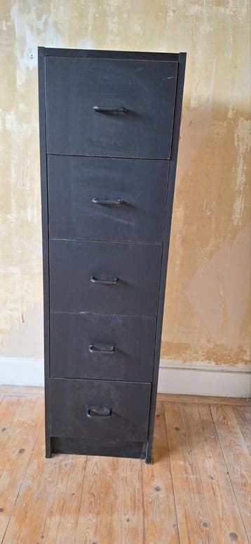 Zwarte ladenlast met 5 schuifladen