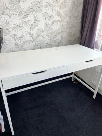 Wit bureau met lades - Ikea - 132 breed, 60 diep, 76 hoog