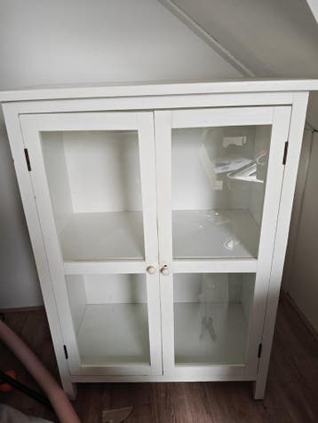 Vitrinekast hout wit glas GRATIS