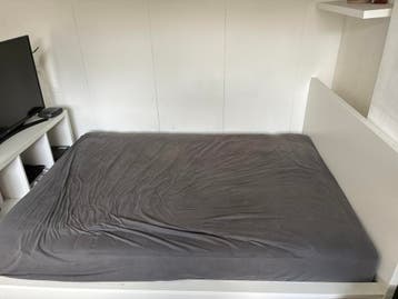 IKEA MALM bedframe met VALEVÅG matras en lattenbodem