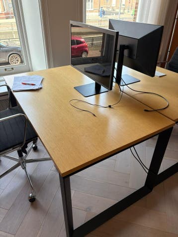 Steelcase Frame one plus Loop bureau inclusief kabelgoot