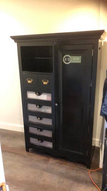 Zwarte Kast met lades