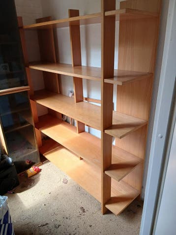 Houten Boekenkast met Open Vakken en Zijplanken