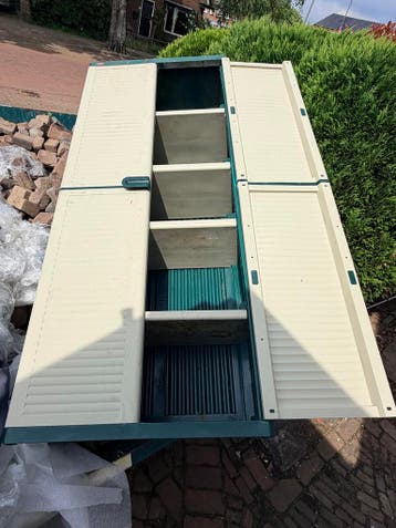 Gratis Keter stellingkast - 1.80m hoog, 1m breed